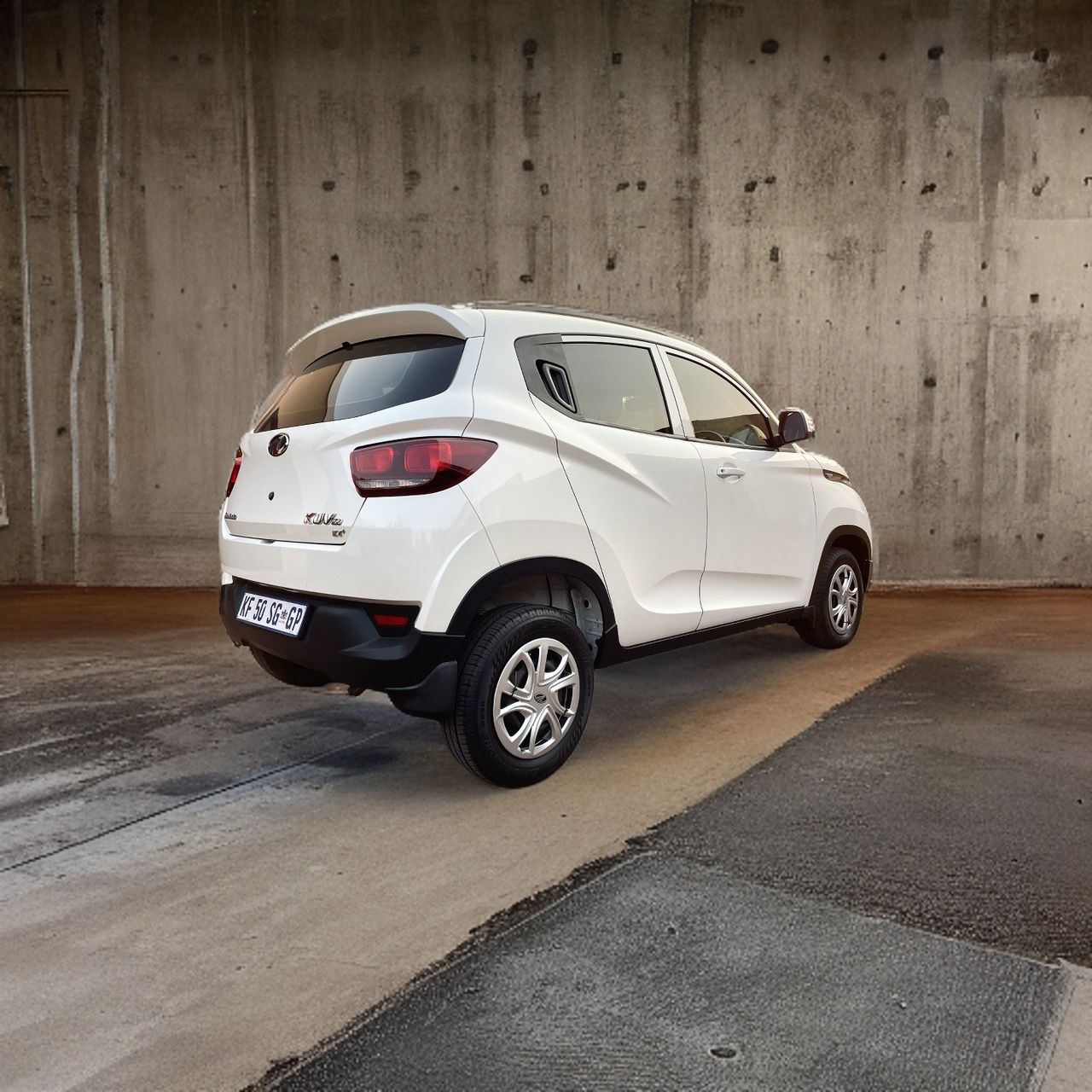 2018 Mahindra KUV100 1.2 G80 K4+